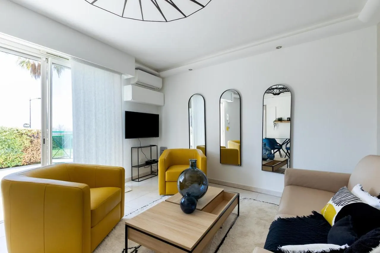 Apartment Le Palm Beach Sanary-sur-Mer France